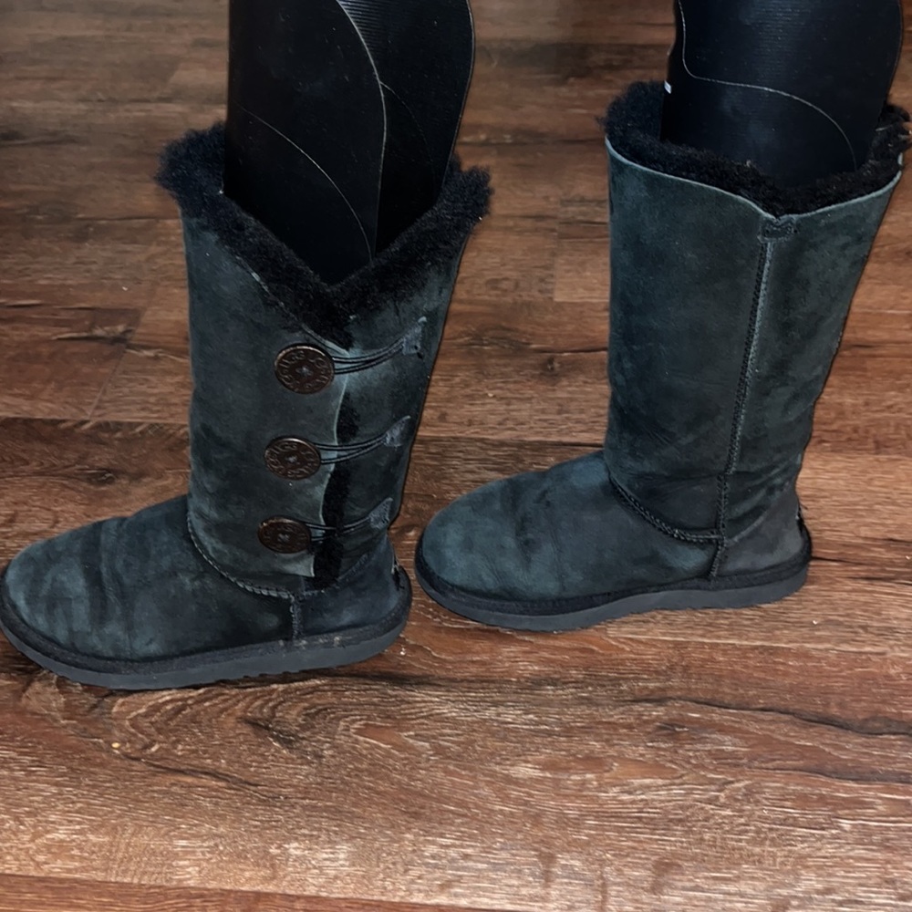 Ugg Bailey Button 3 Button Black Boots Euc Size 7 - image 2